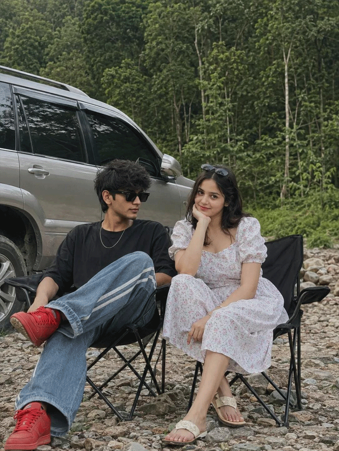 Romantic couple ai prompt